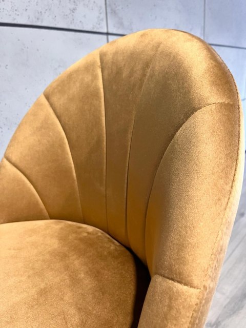 Krzesło tapicerowane CAMILA TRUFLE VELVET GOLD Krzesło tapicerowane CAMILA TRUFLE VELVET GOLD