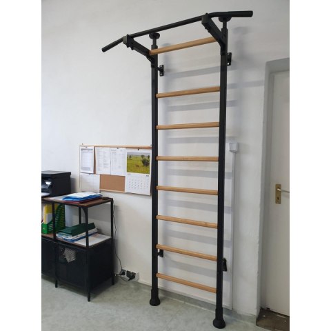 ROZPOROWA DRABINKA GIMNASTYCZNA DREWNIANO METALOWA Z METALOWYM DRĄŻKIEM W KOLORZE DĘBU BENCHK 511 ROZPOROWA DRABINKA GIMNASTYCZNA DREWNIANO METALOWA Z METALOWYM DRĄŻKIEM W KOLORZE DĘBU BENCHK 511